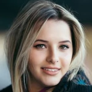 Lucia  Sanders
