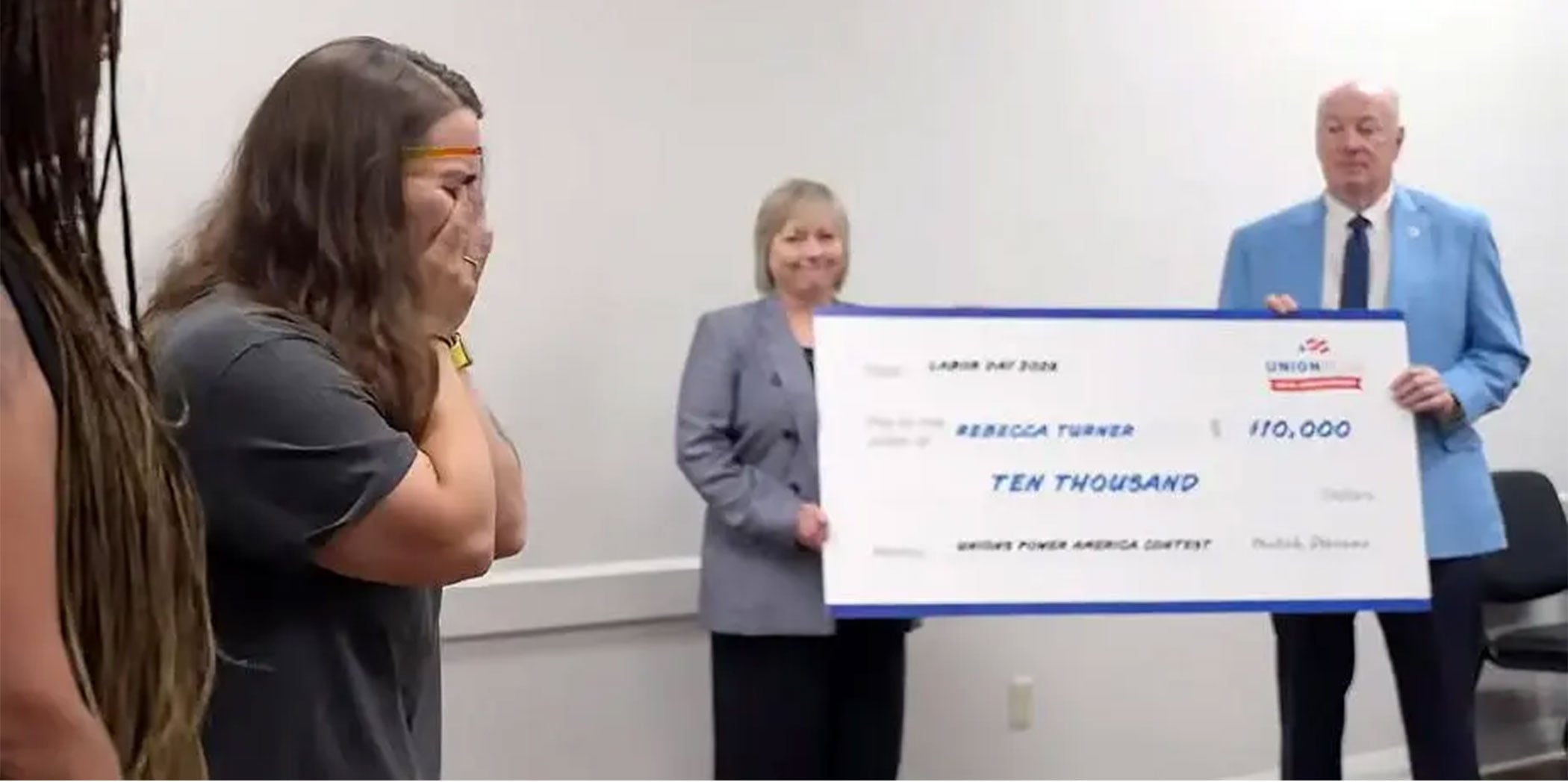 School Bus Monitor Wins $10,000 for Disarming a Student