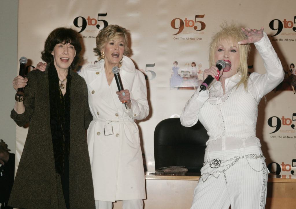 Actresses (L-R) Lily Tomlin, Jane Fonda and Dolly Parton perform at the special edition DVD release party celebrating the 25th anniversary of "9 to 5" in Hollywood March 30, 2006 The film about the travails of women in the workplace will be released in a special edition DVD celebrating the film's 25th anniversary April 4. REUTERS/Fred Prouser