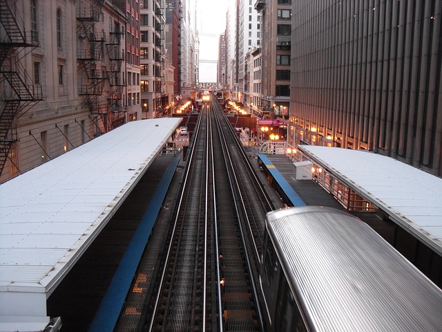 pixabay https://pixabay.com/en/chicago-train-transportation-urban-191876/