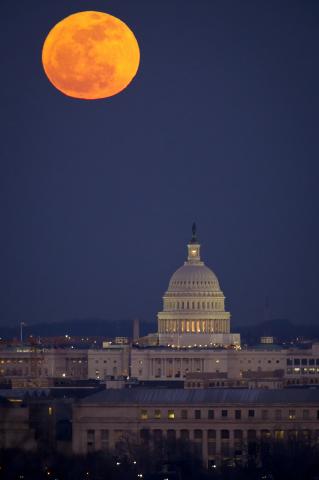 pixabay capital building at night